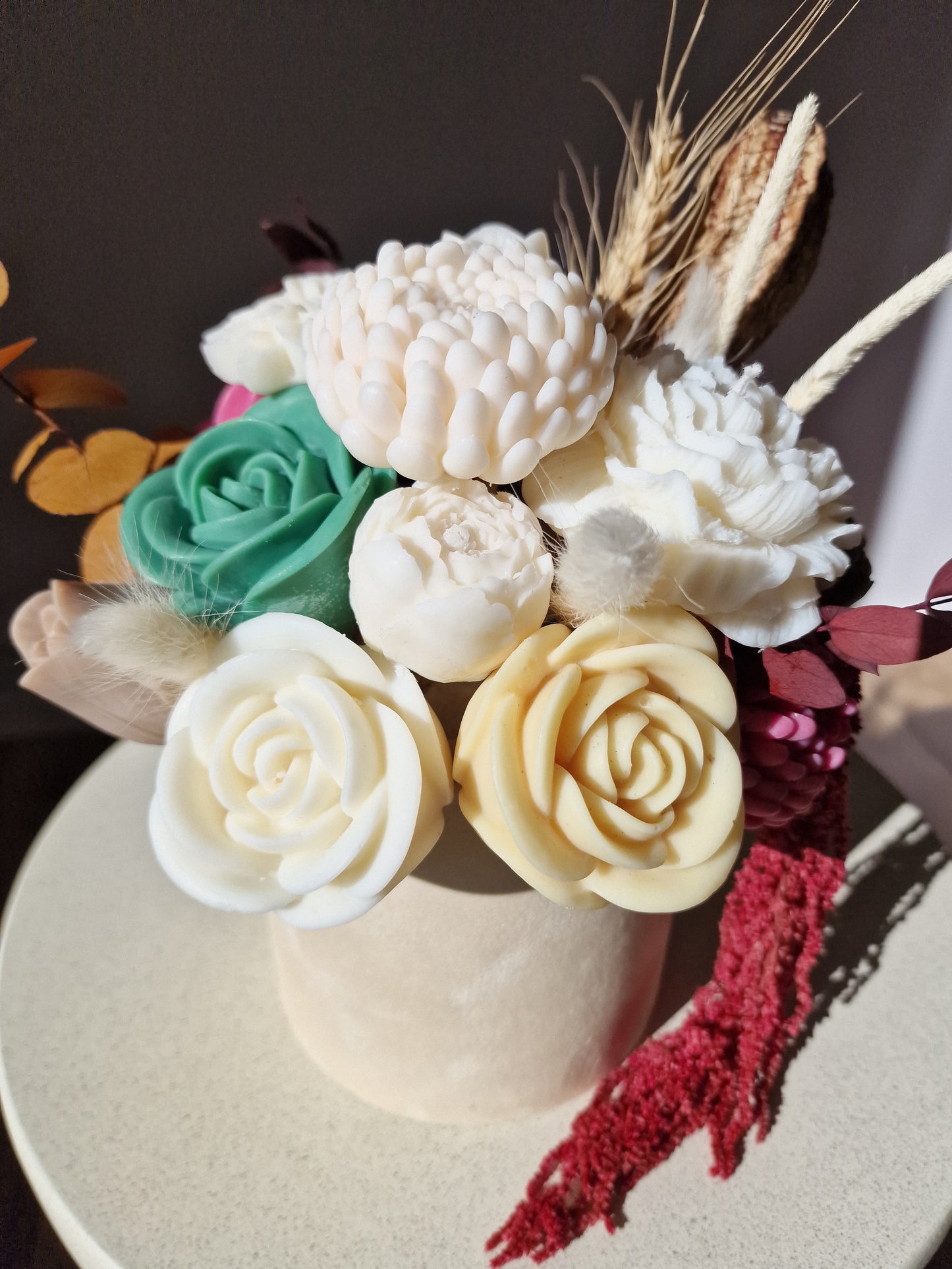 Amelie - Aranjament cu flori si lumanari S