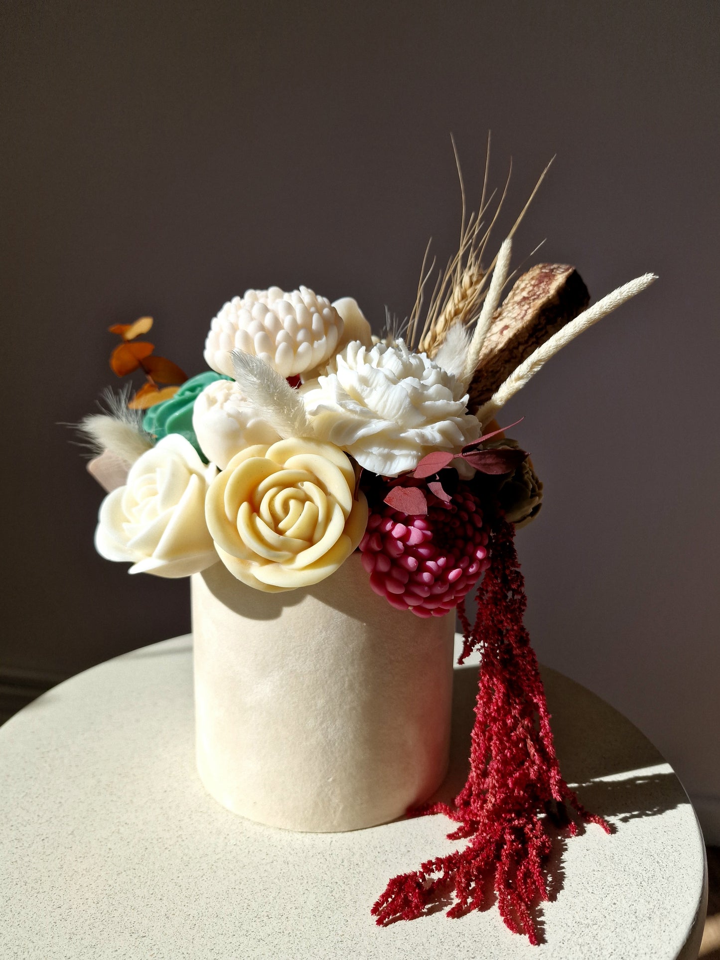 Amelie - Aranjament cu flori si lumanari S