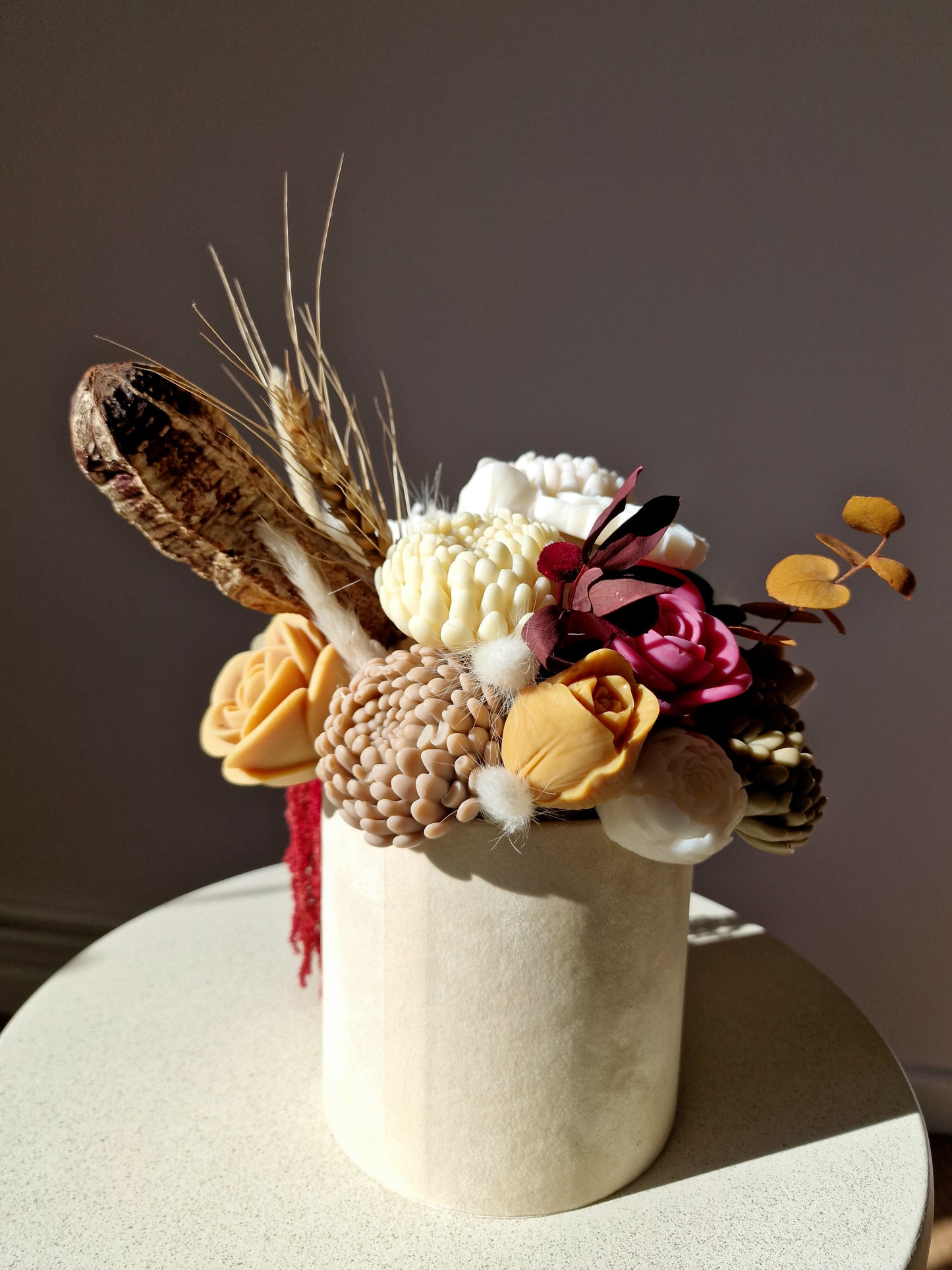 Amelie - Aranjament cu flori si lumanari S