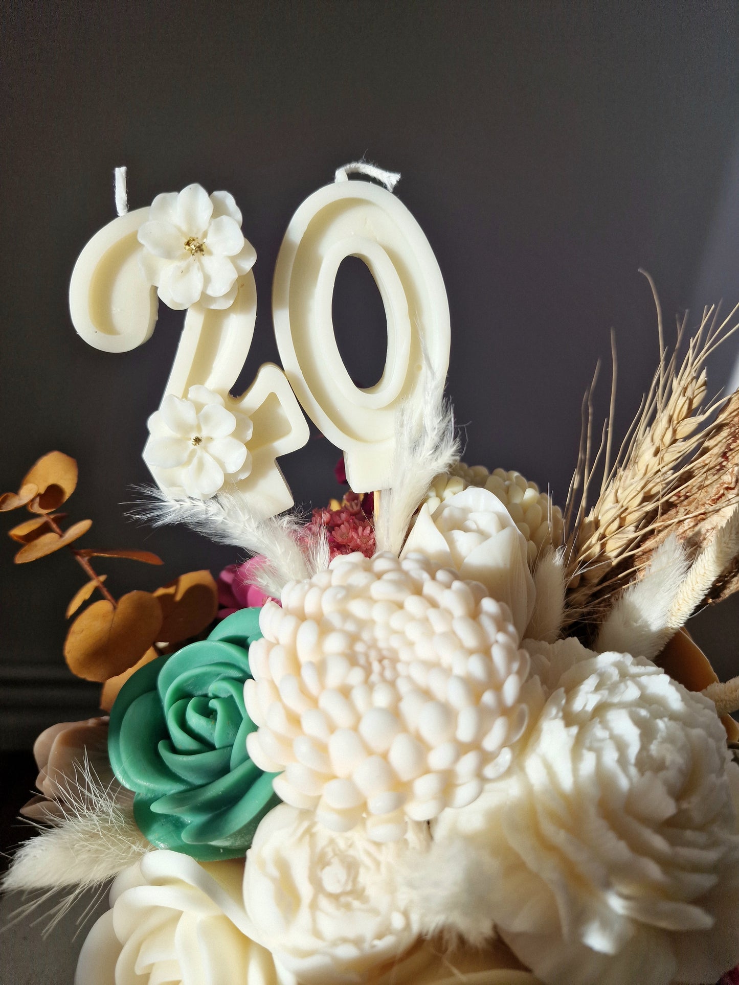 Amelie - Aranjament cu flori si lumanari S