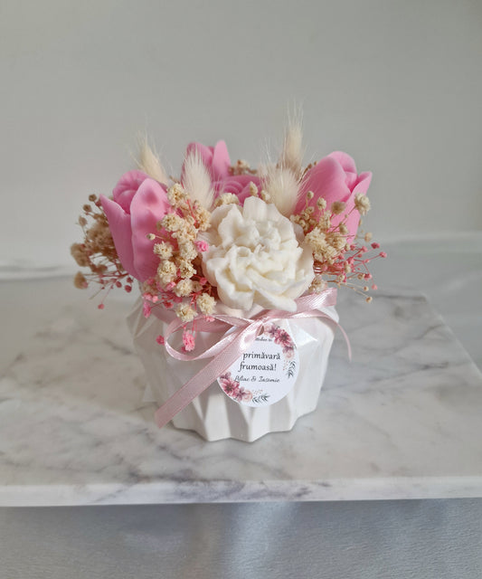 Aranjament floral in vas ceramic